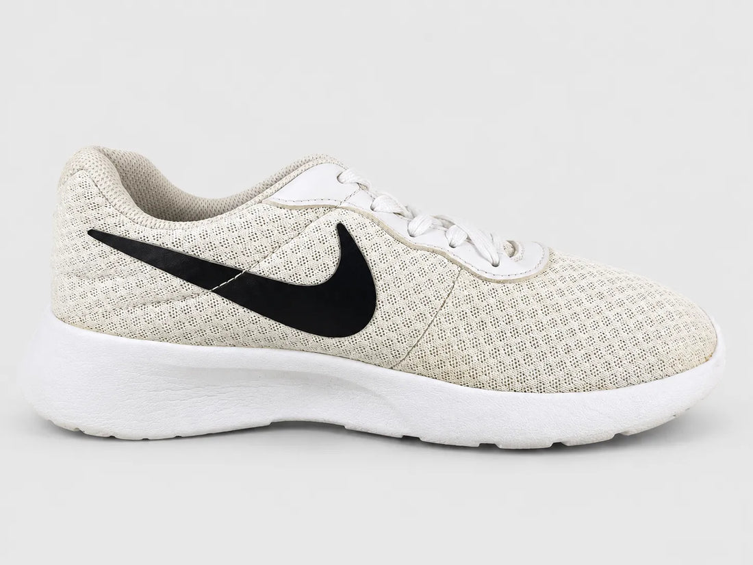 Nike Tanjun side profile